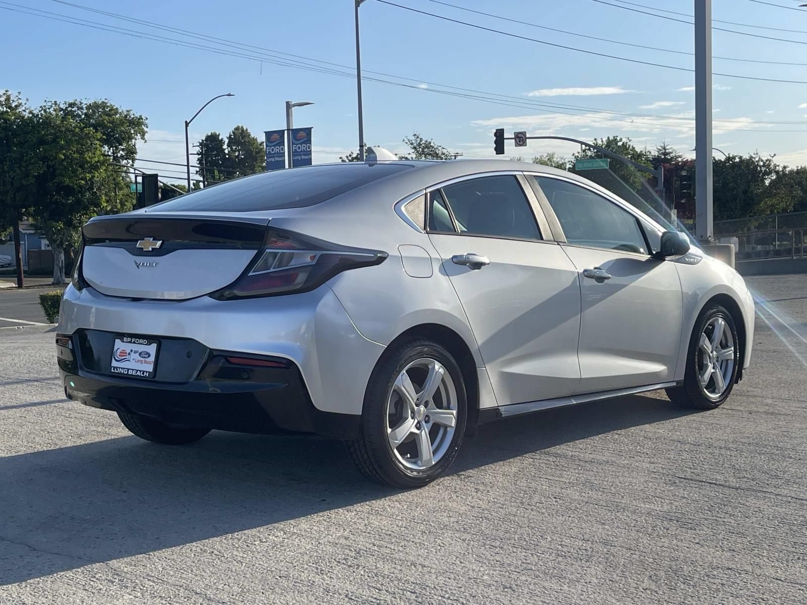 Used 2018 Chevrolet Volt LT w/ LT Driver Confidence Package FWD image 3