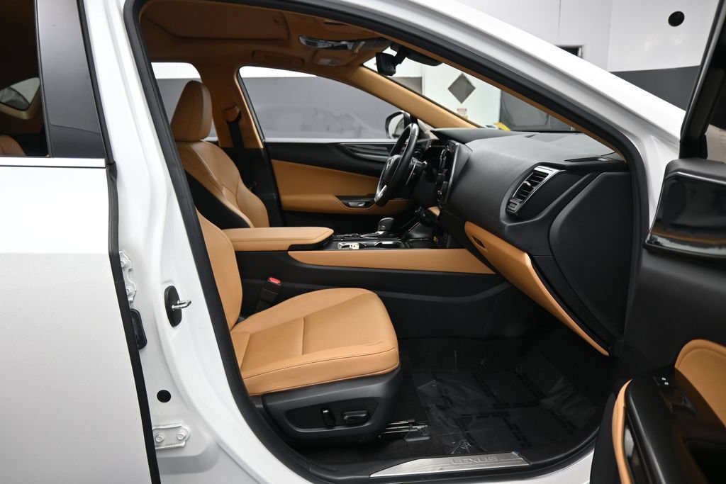 Used 2025 Lexus NX 250 FWD w/ Towing Package (2000 Lbs) image 40