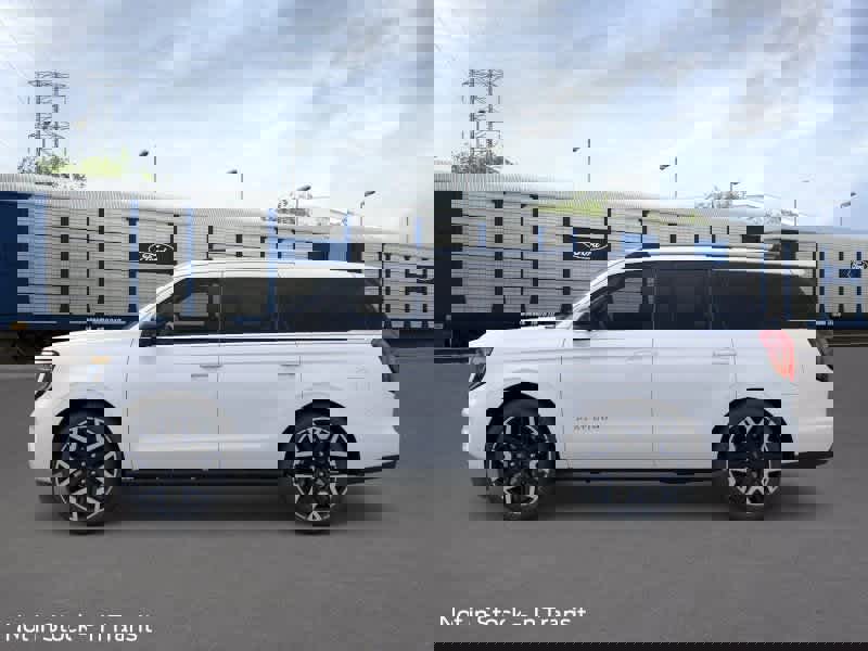 New 2026 Ford Expedition Platinum image 3