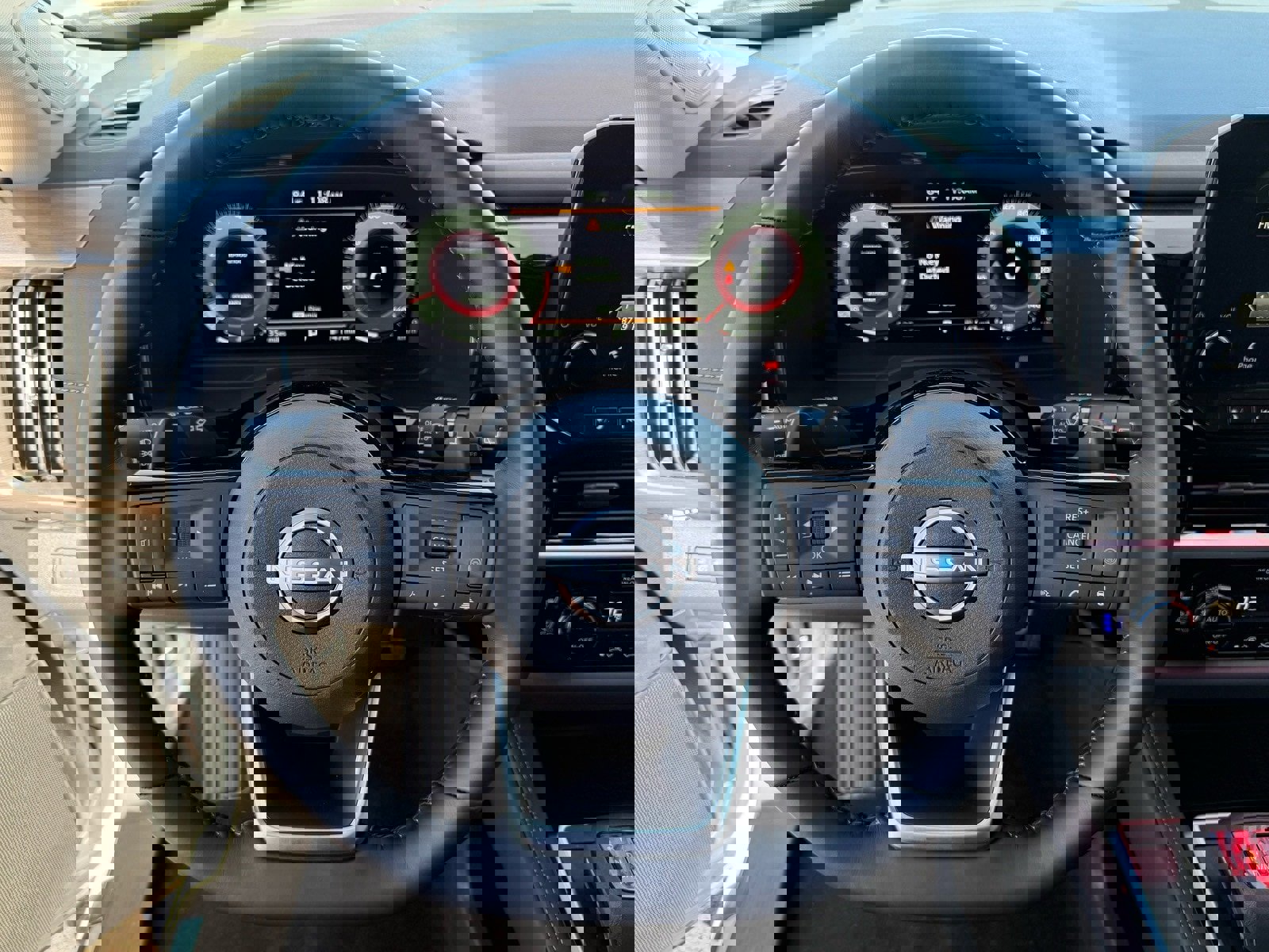 New 2025 Nissan Pathfinder Platinum w/ Cargo Package image 13