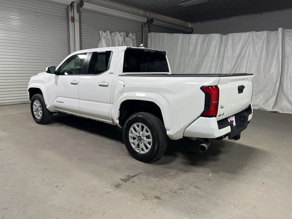 Used 2024 Toyota Tacoma SR5 AWD/4WD image 5