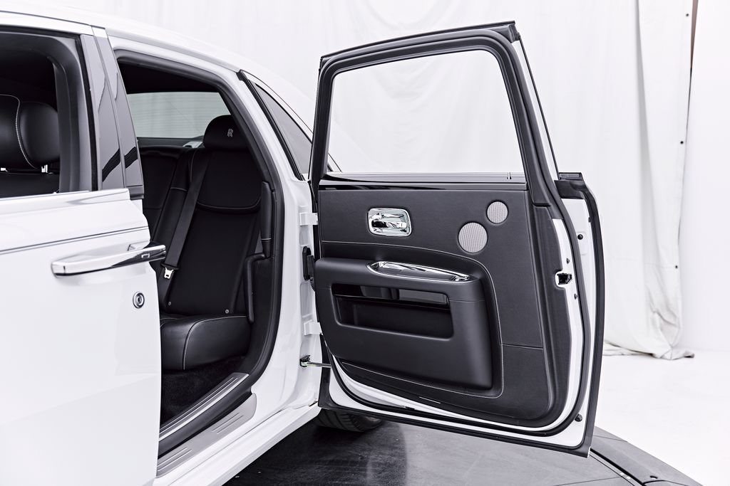 Used 2018 Rolls-Royce Ghost RWD image 40