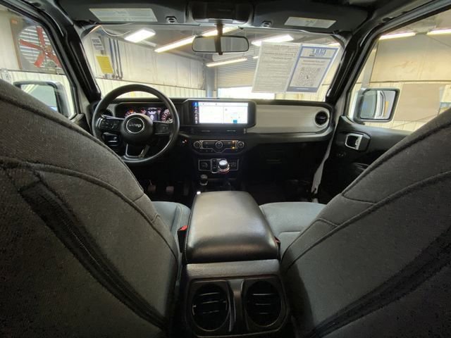 Used 2025 Jeep Wrangler Sport image 18