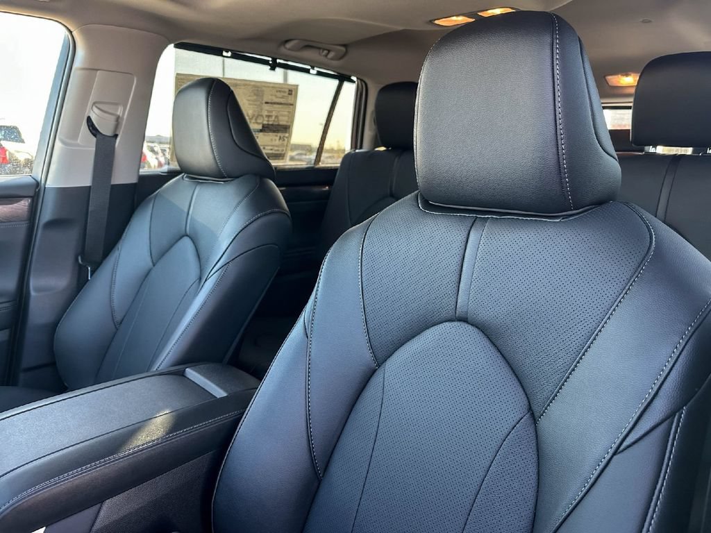 Used 2026 Toyota Highlander Limited AWD/4WD image 9