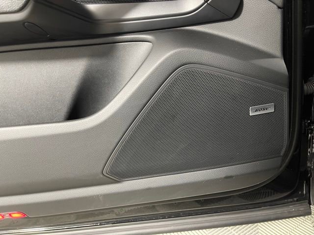 Used 2025 Porsche Cayenne image 34