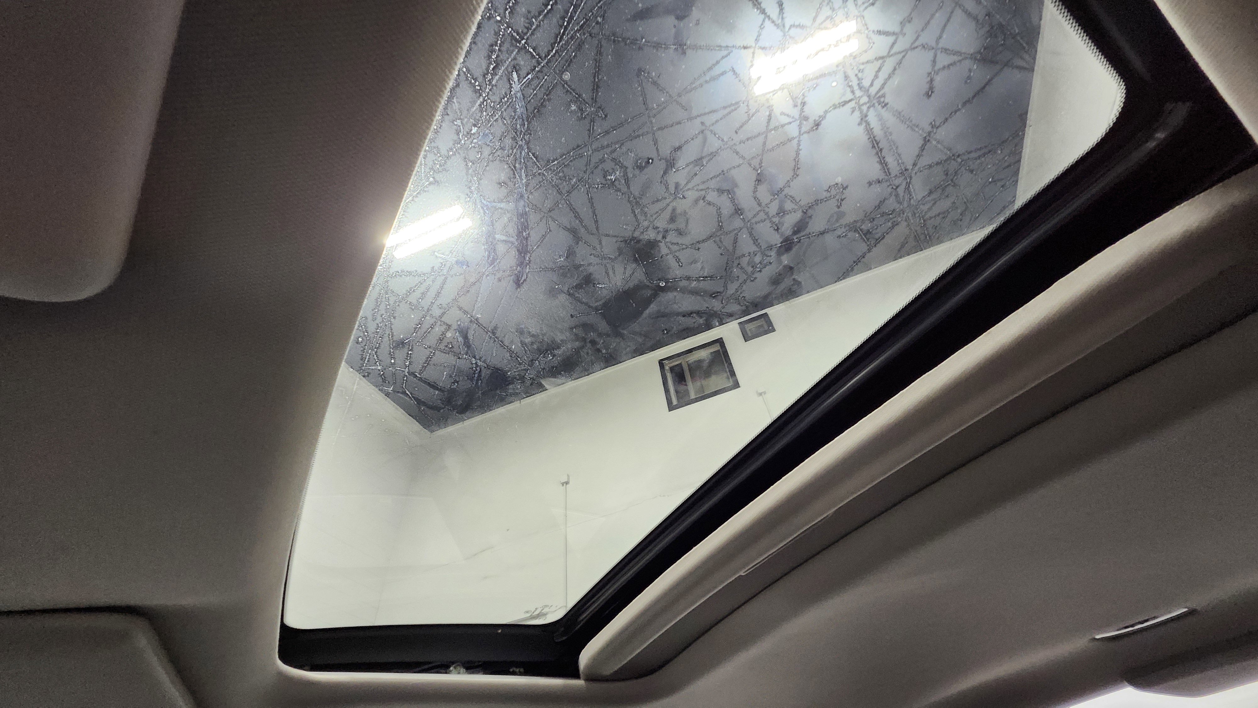 Used 2013 Acura ILX w/ Technology Package image 2