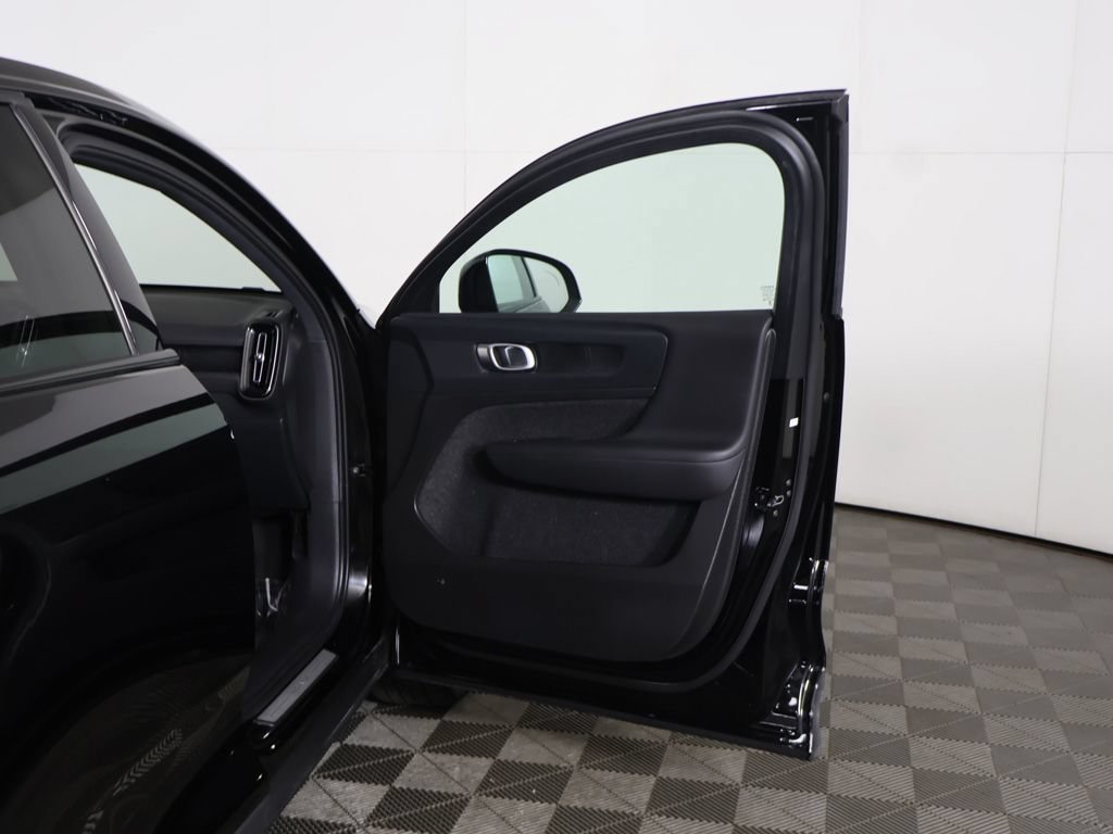 Used 2023 Volvo C40 Recharge Core AWD/4WD image 23