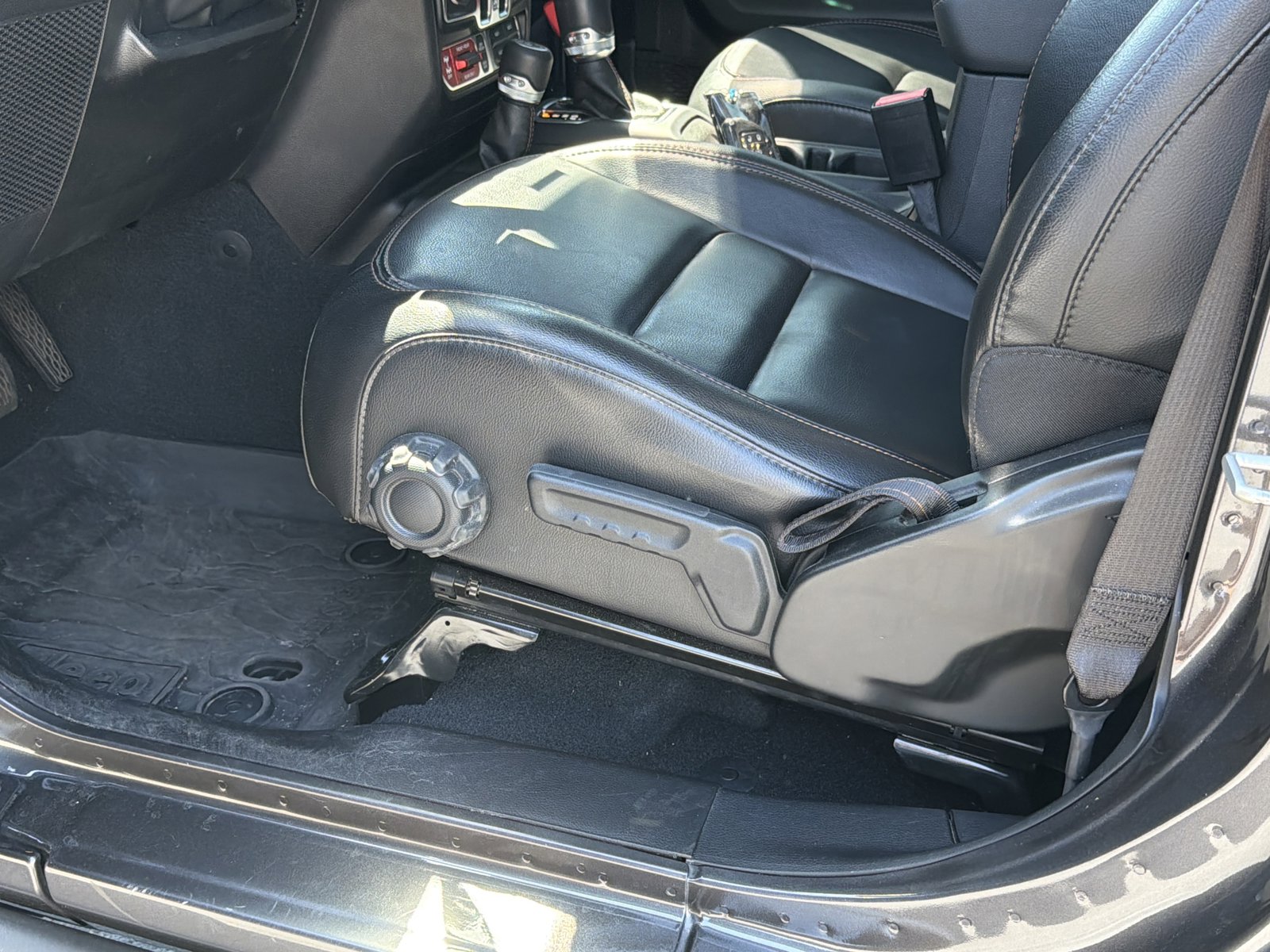 Used 2022 Jeep Wrangler Unlimited Rubicon w/ Xtreme Recon 35" Tire Package image 18