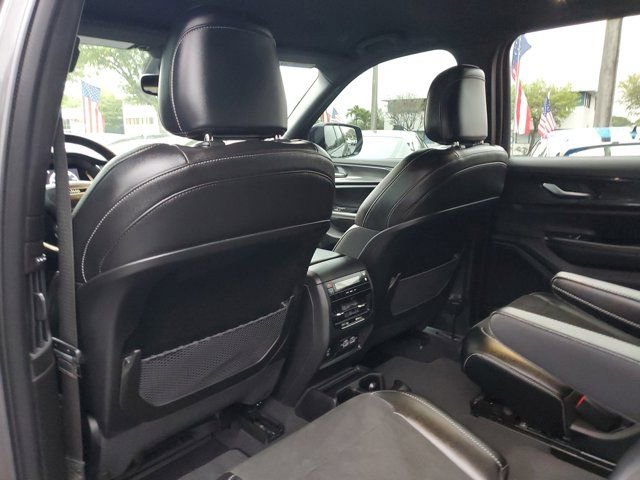 Used 2023 Jeep Grand Cherokee L Laredo RWD image 11