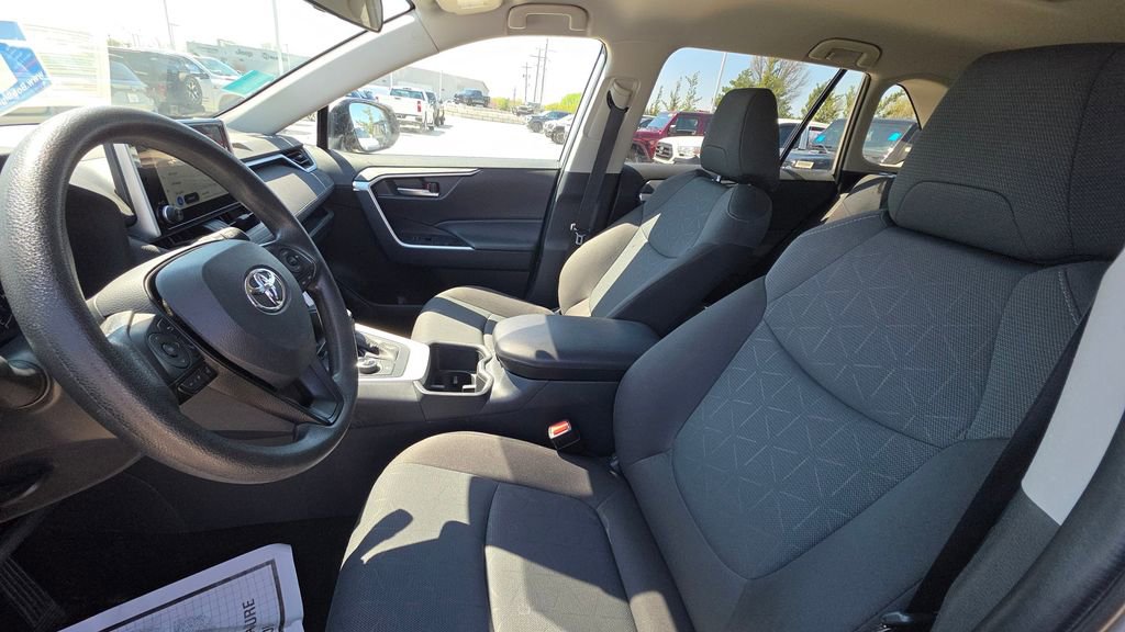 Used 2025 Toyota RAV4 XLE image 11