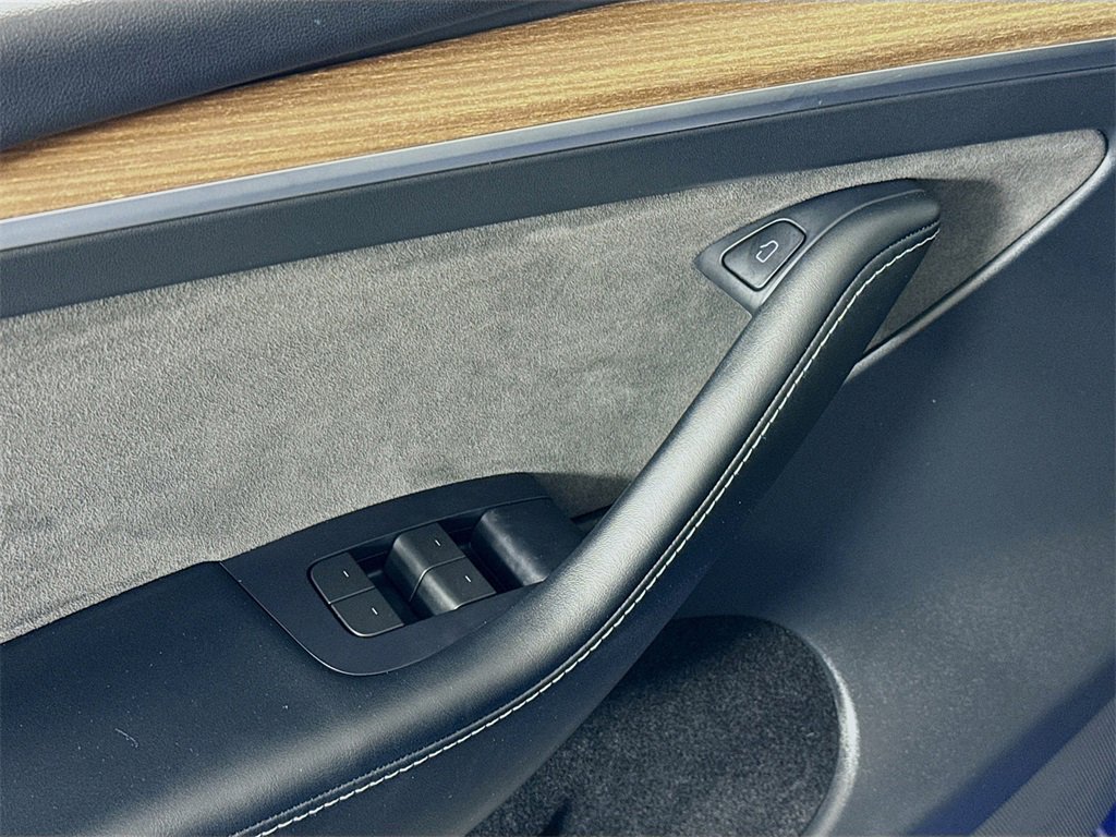 Used 2023 Tesla Model Y Performance image 18