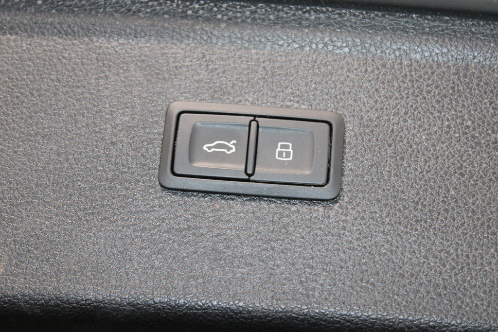 Used 2024 Audi SQ5 Prestige w/ Prestige Package AWD/4WD image 16