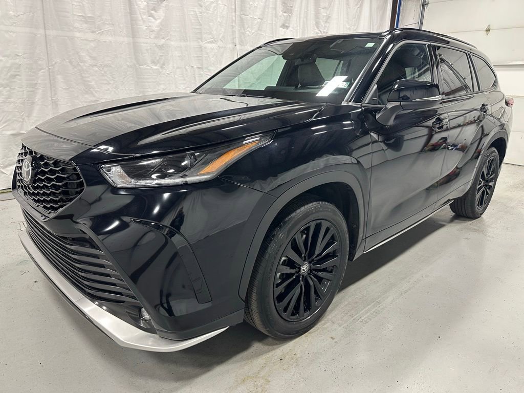 Used 2025 Toyota Highlander XSE AWD/4WD image 3