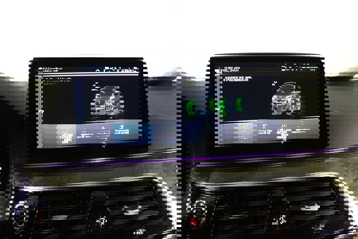 Used 2023 BMW 530e w/ M Sport Package image 17