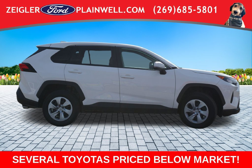 Used 2022 Toyota RAV4 LE w/ Carpet Mat Package (TMS) FWD image 6