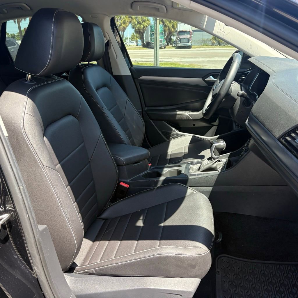 Used 2023 Volkswagen Jetta SE image 16