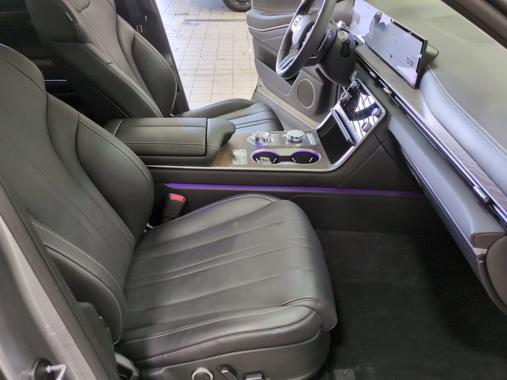 Used 2025 Genesis GV80 2.5T Advanced image 9