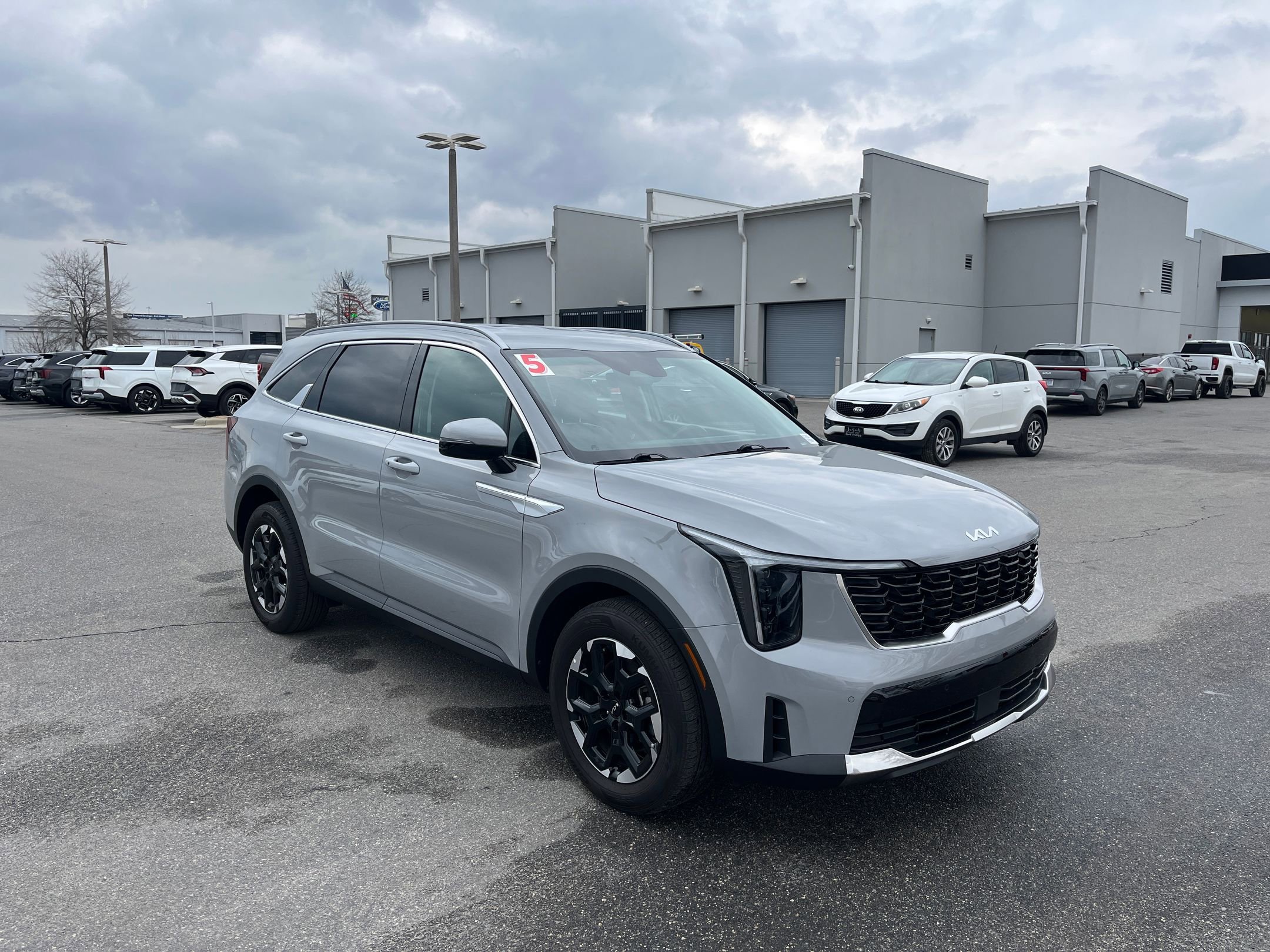Used 2025 Kia Sorento S image 11