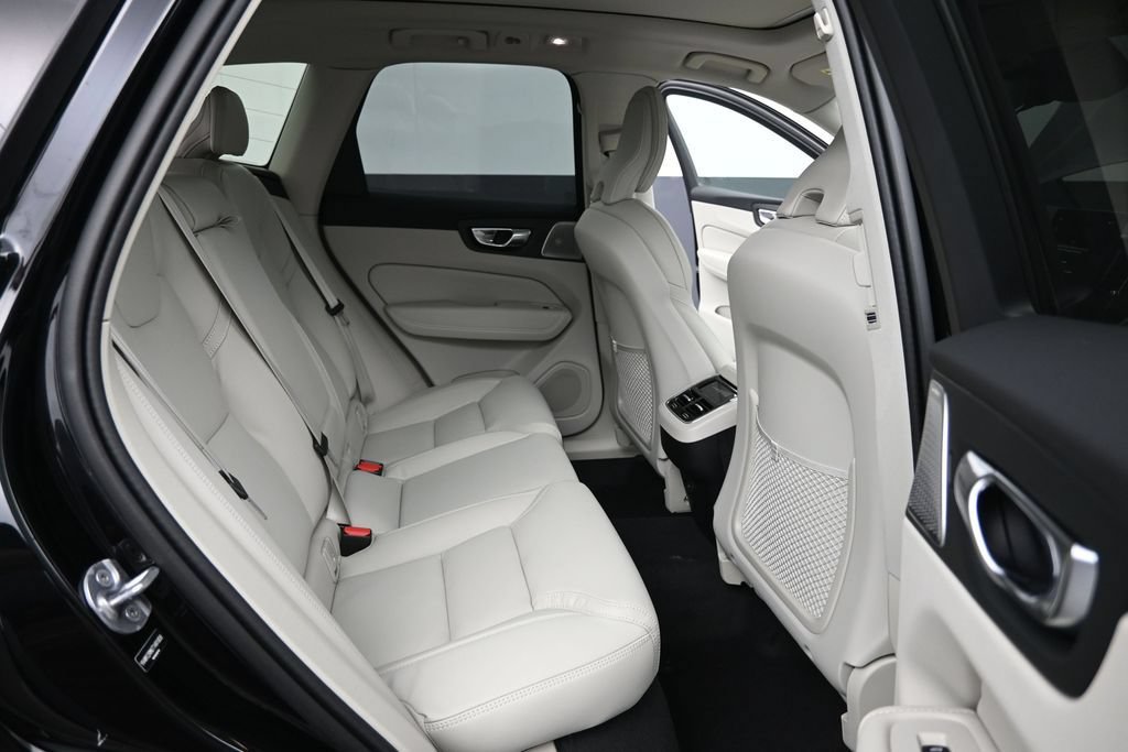 New 2026 Volvo XC60 B5 Ultra w/ Climate Package AWD/4WD image 16