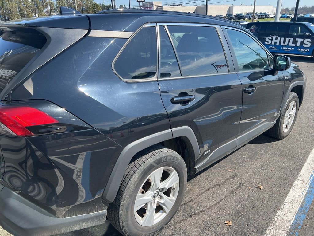 Used 2019 Toyota RAV4 LE image 7