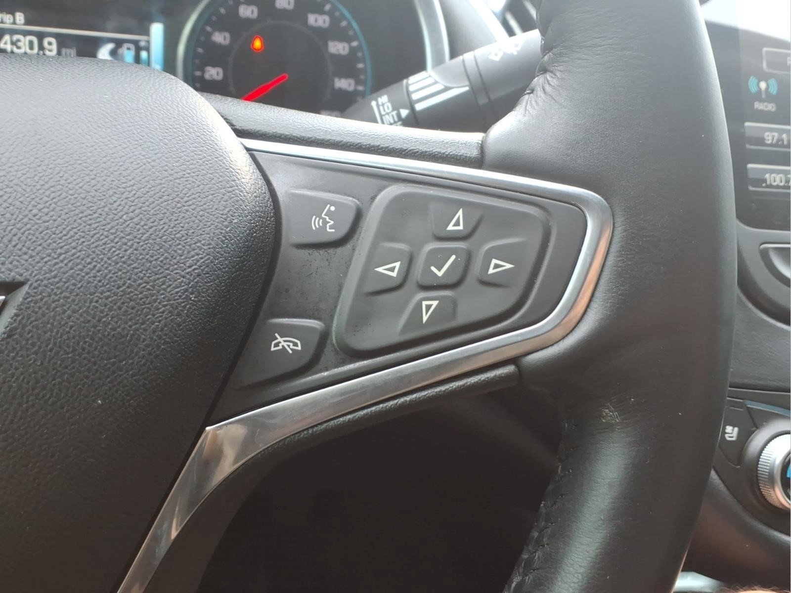 Used 2018 Chevrolet Malibu Premier w/ Premier Sun and Wheel Package FWD image 16