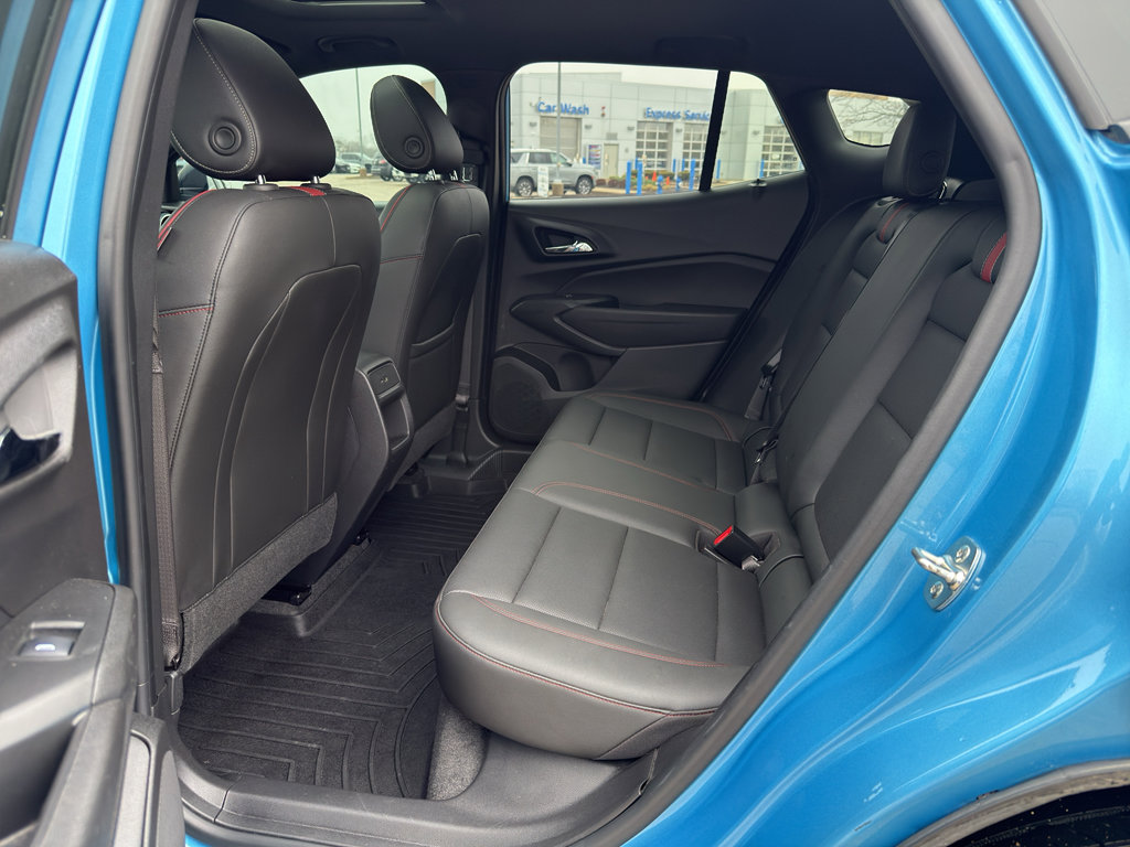 Used 2025 Chevrolet Trax RS w/ Sunroof Package image 40