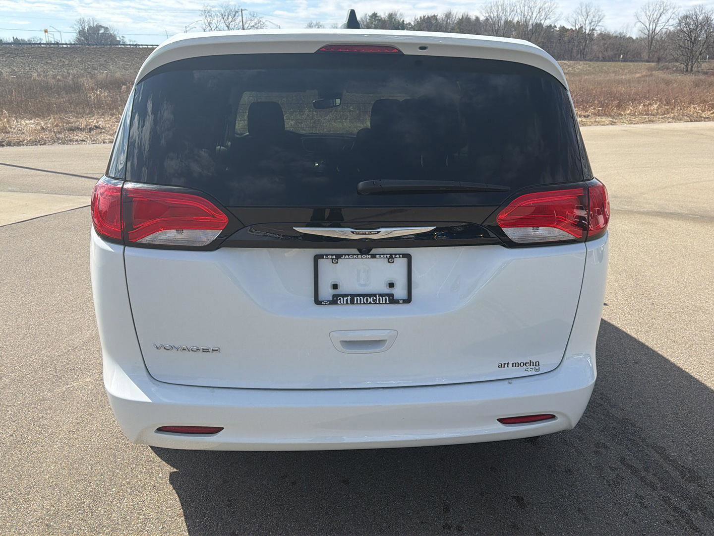 Used 2023 Chrysler Voyager LX image 4