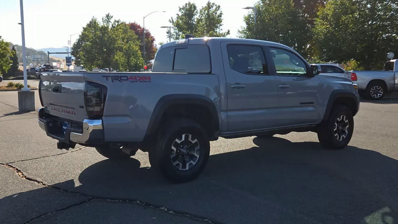 Used 2020 Toyota Tacoma TRD Off-Road AWD/4WD image 8