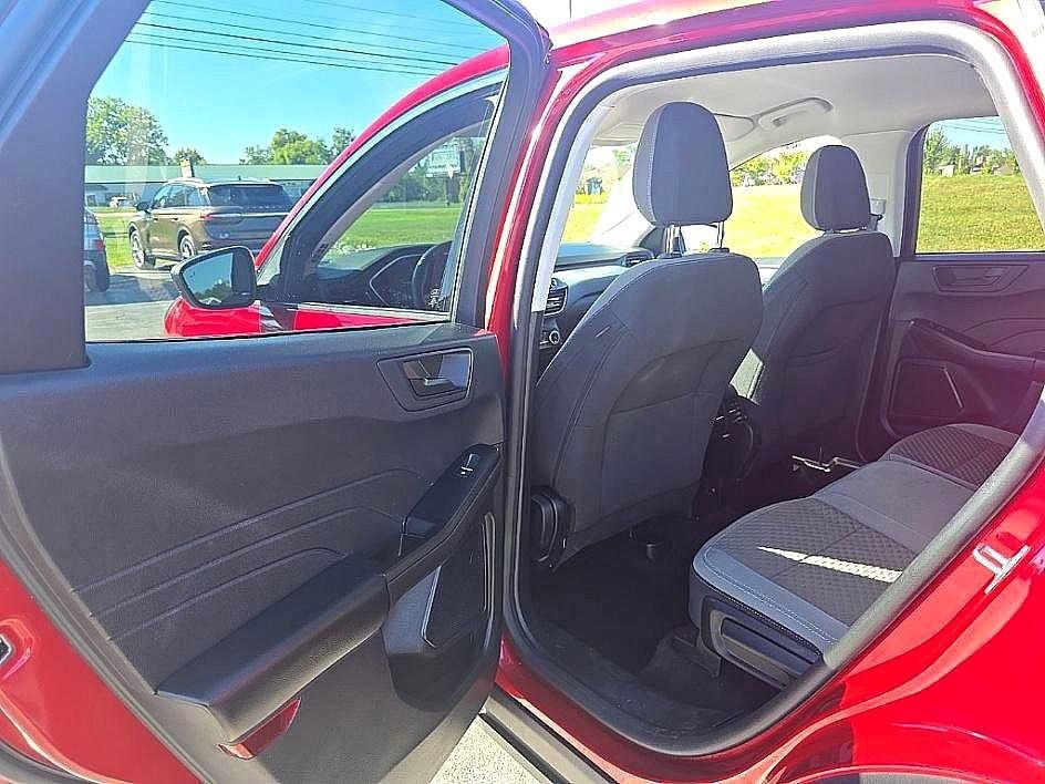 Used 2022 Ford Escape SE w/ Cold Weather Package image 23