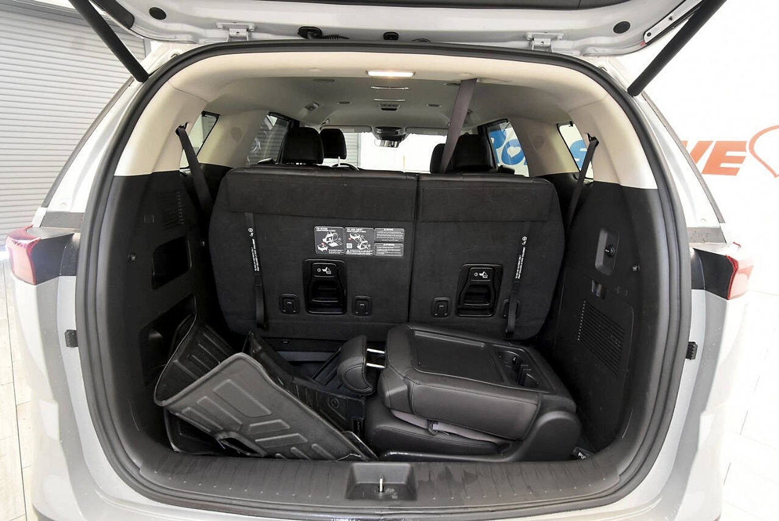 Used 2024 Kia Carnival EX FWD image 33