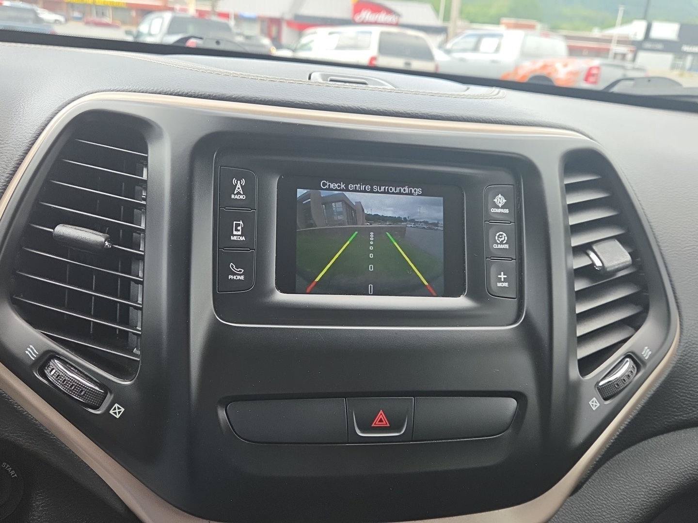 Used 2016 Jeep Cherokee Latitude AWD/4WD image 25