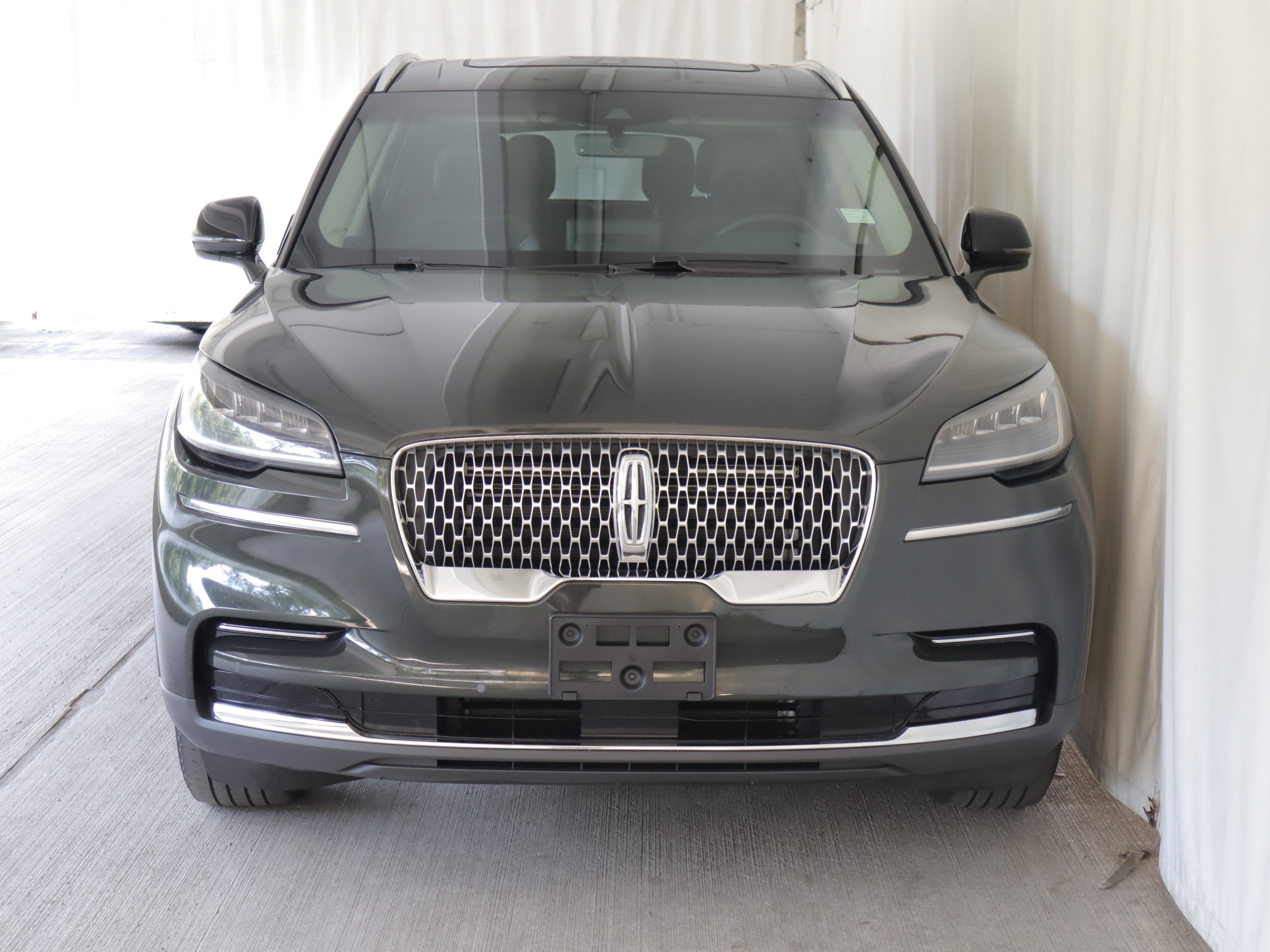 Used 2023 Lincoln Aviator AWD w/ Premium Package image 4