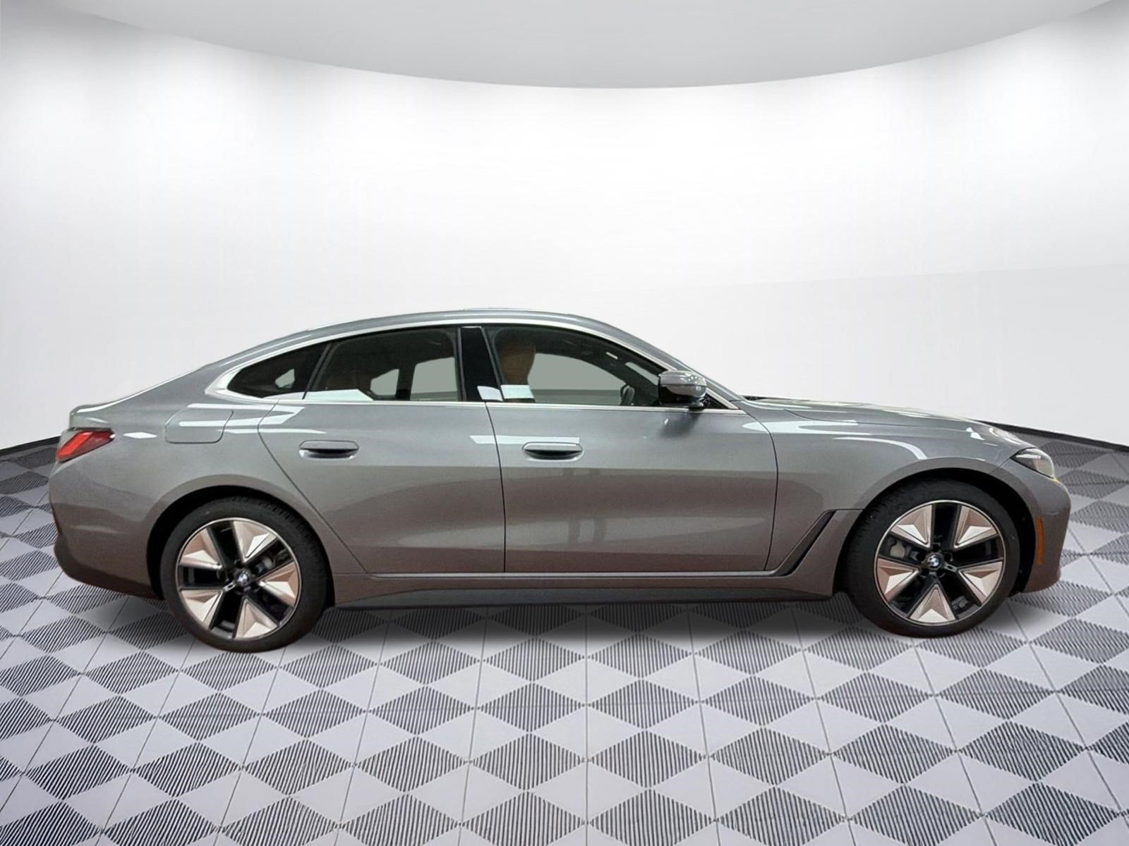 Used 2026 BMW i4 xDrive40i w/ Premium Package AWD/4WD image 8