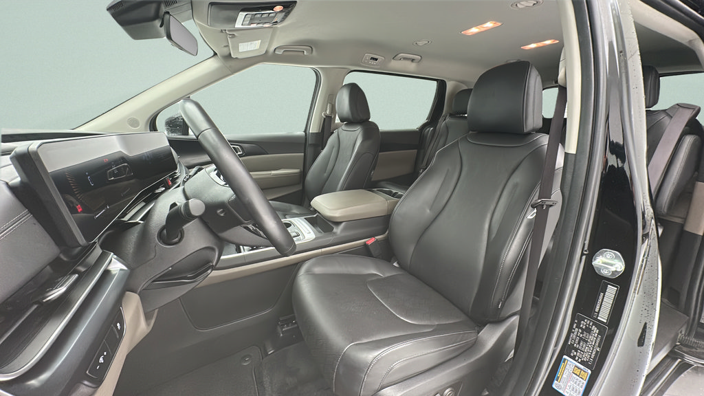 Used 2025 Kia Carnival FWD image 13