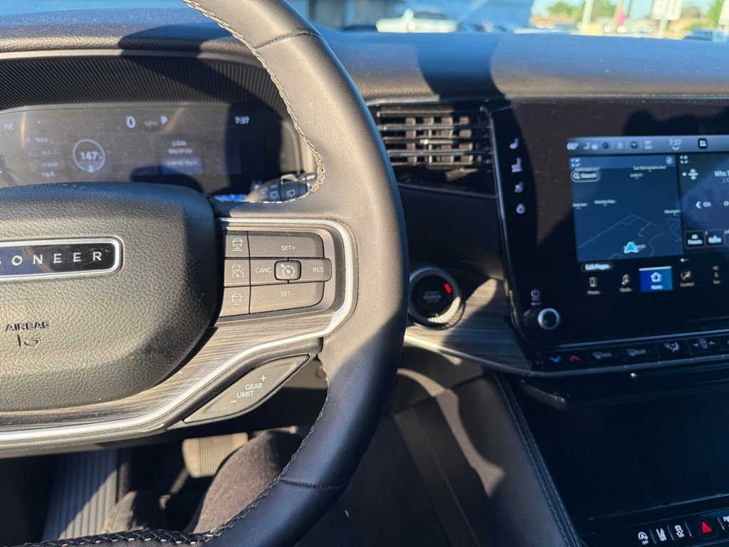 Used 2024 Jeep Wagoneer L Series II image 8