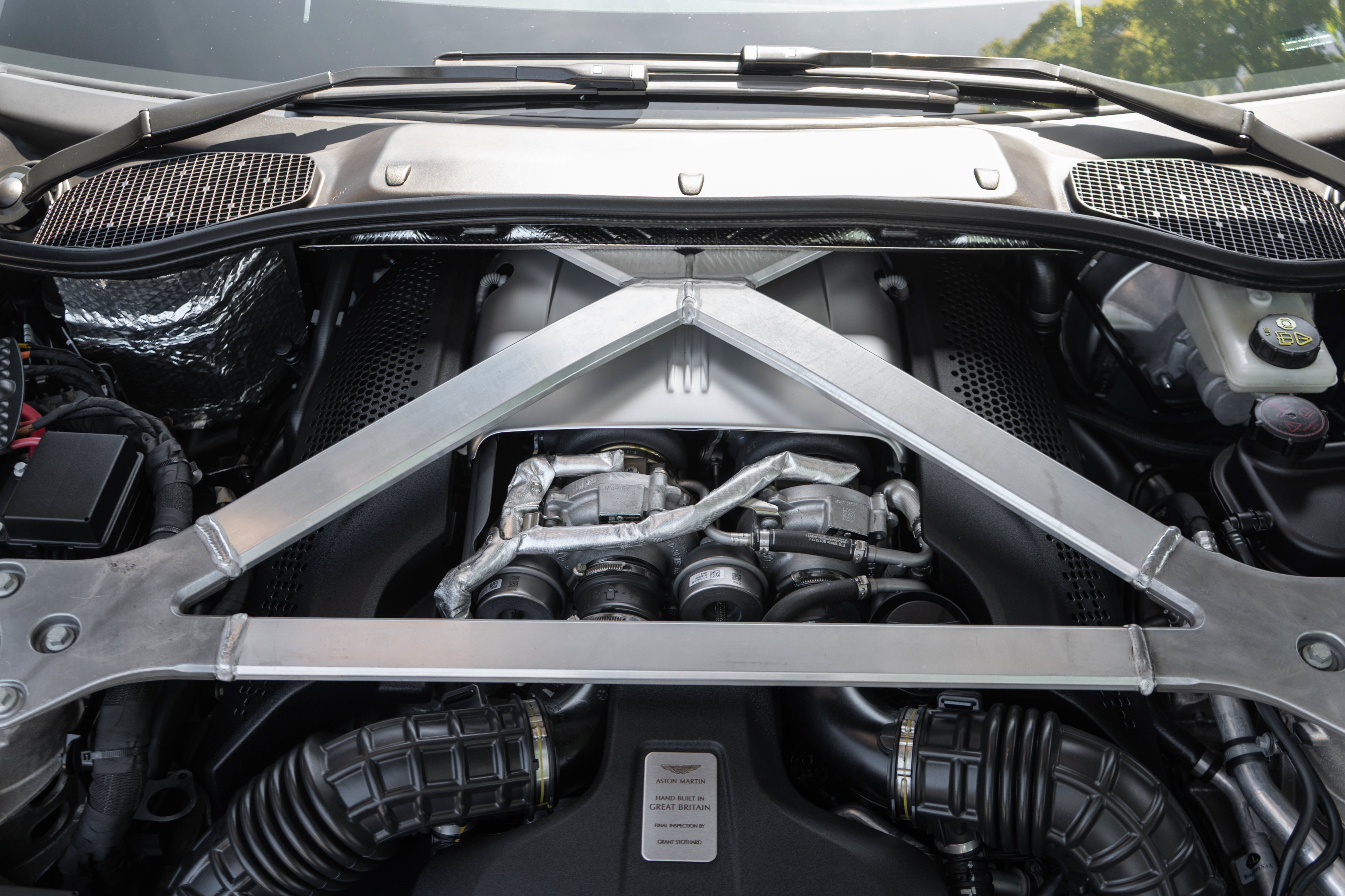 Used 2021 Aston Martin V8 Vantage Coupe RWD image 29
