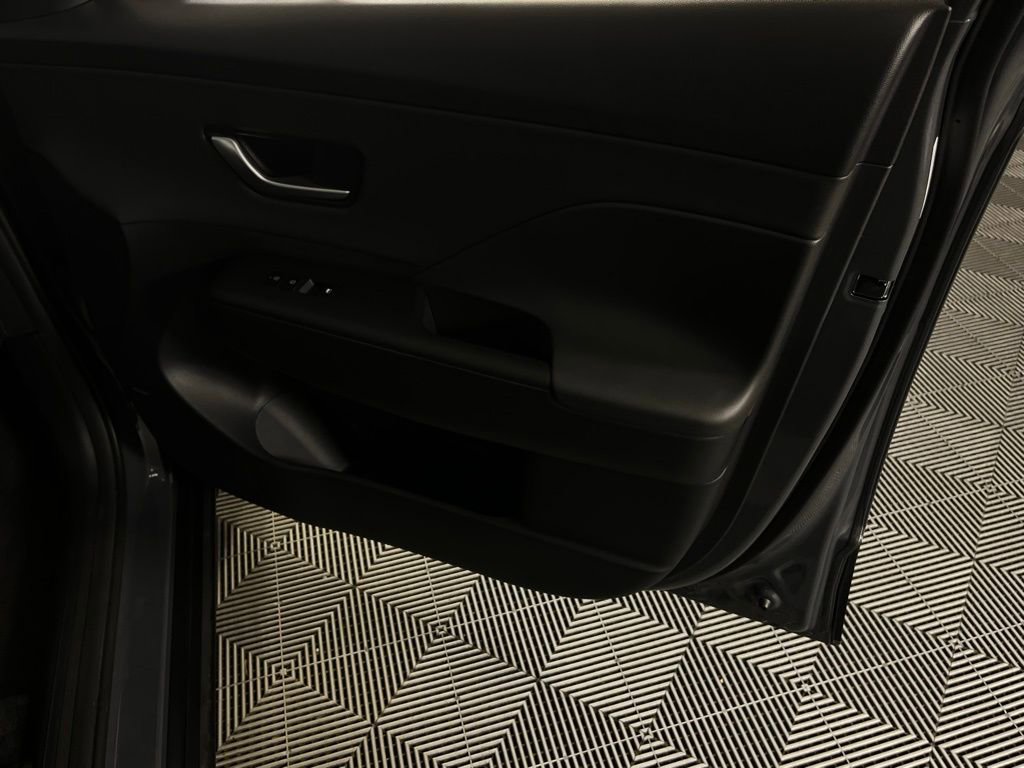 Used 2025 Hyundai Kona Limited image 36