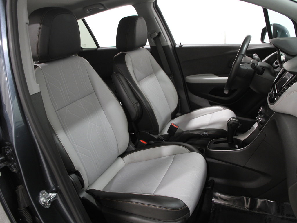 Certified 2022 Chevrolet Trax LT w/ LT Convenience Package image 14