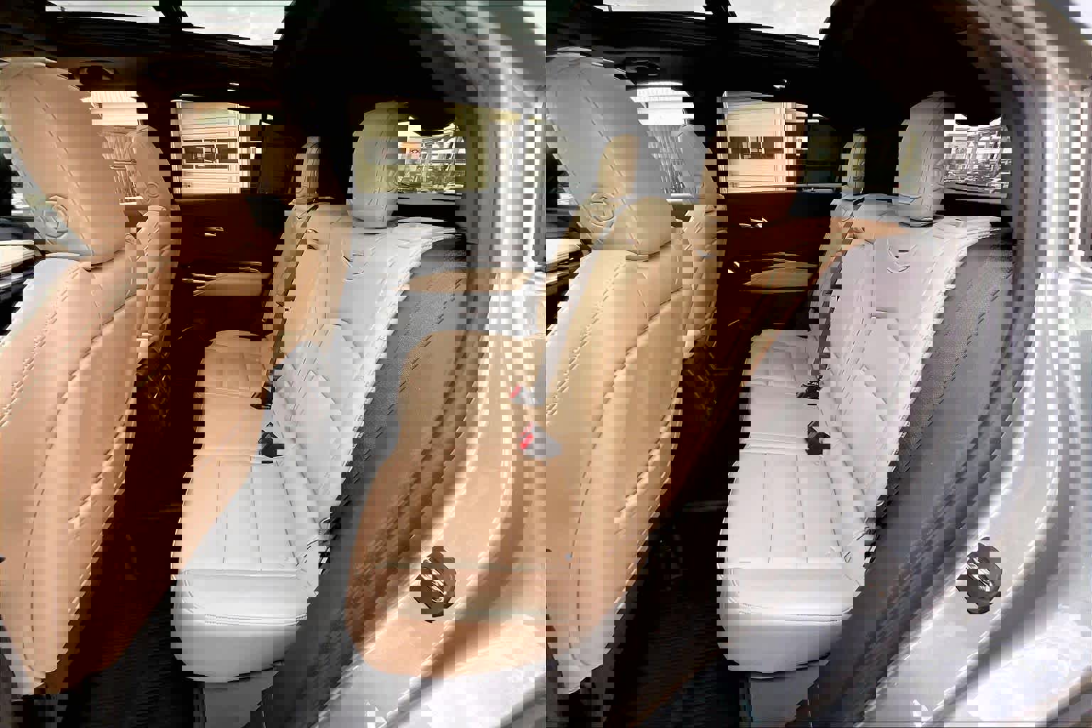 Used 2024 Cadillac XT4 Luxury w/ Cold Weather Package image 17