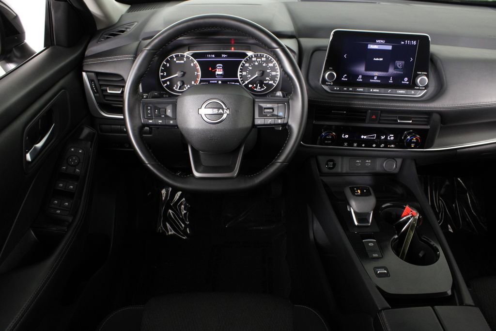 Used 2025 Nissan Rogue SV image 7