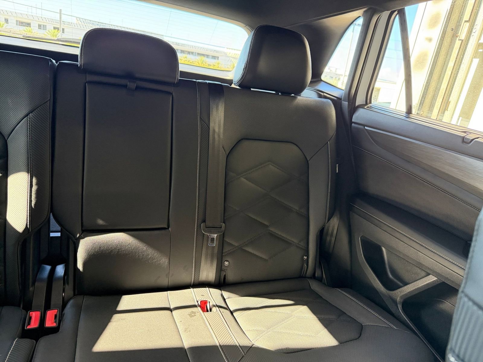 Used 2025 Volkswagen Atlas Cross Sport SE image 37