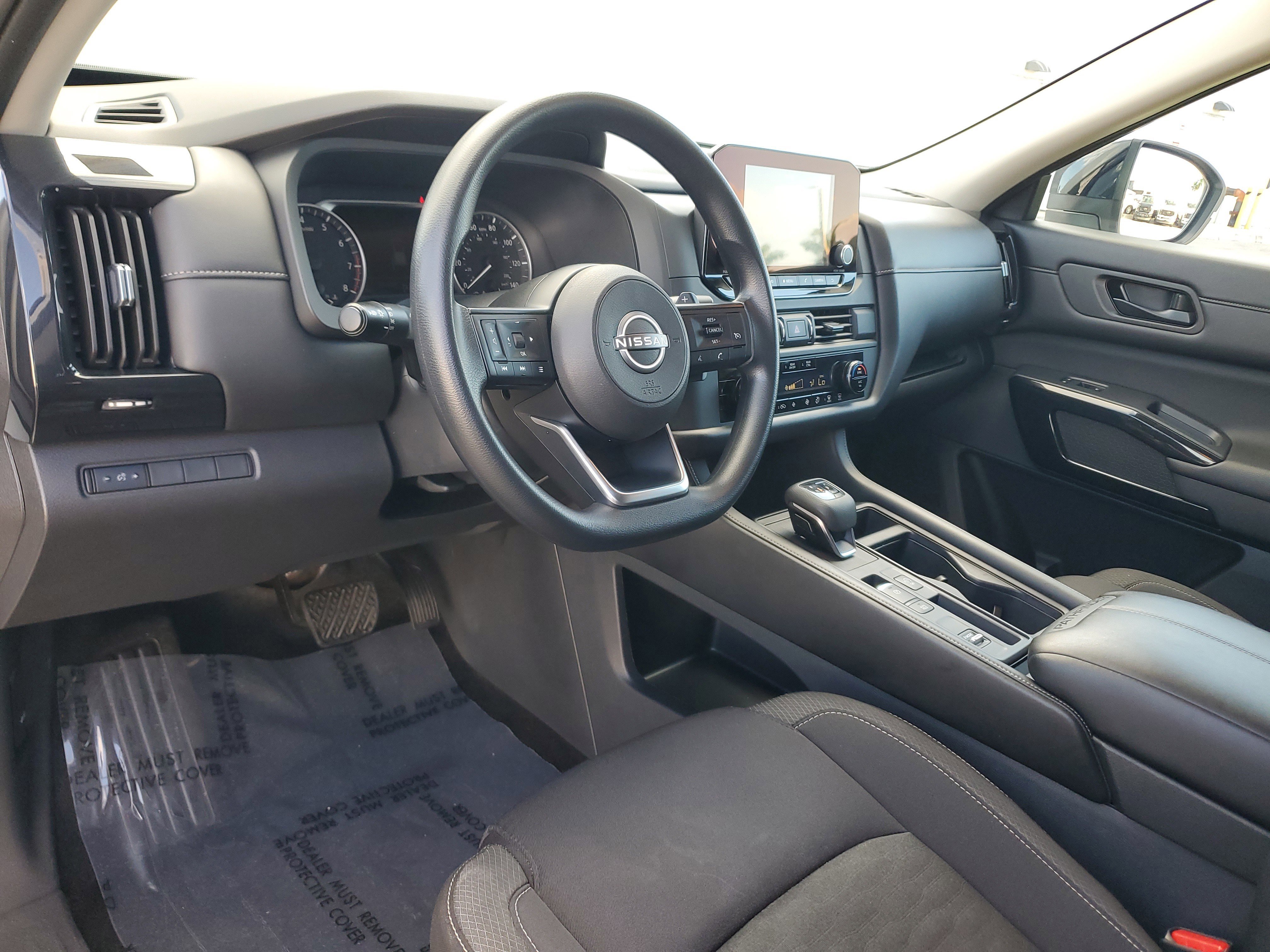 Used 2024 Nissan Pathfinder S image 9