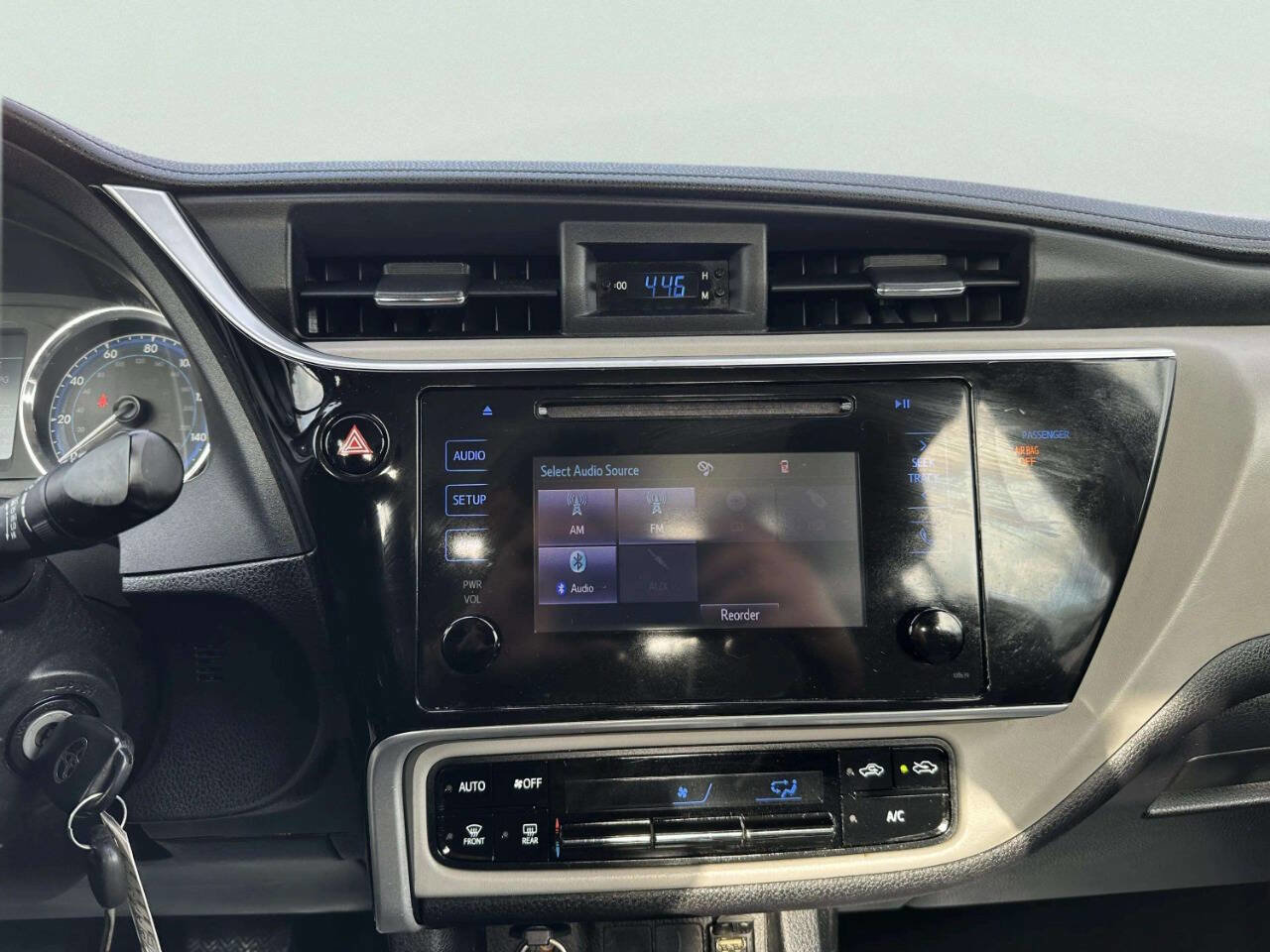 Used 2019 Toyota Corolla LE image 29