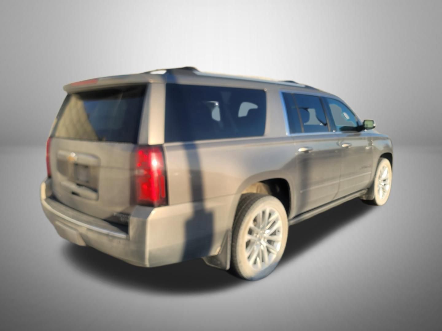 Used 2019 Chevrolet Suburban Premier w/ Premier Plus Edition AWD/4WD image 4