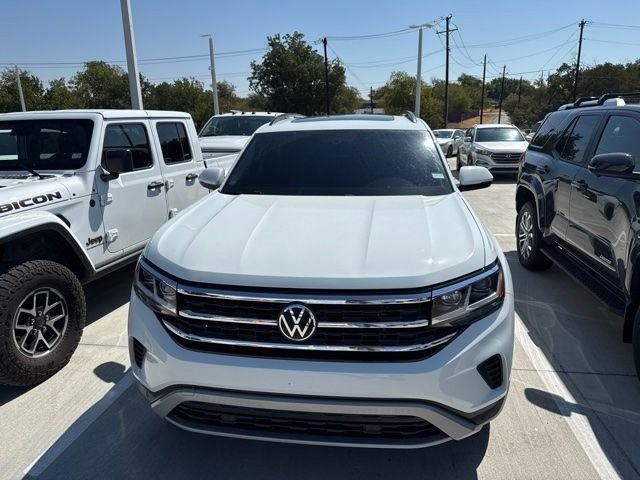 Used 2023 Volkswagen Atlas SE w/ Panoramic Sunroof Package FWD image 3