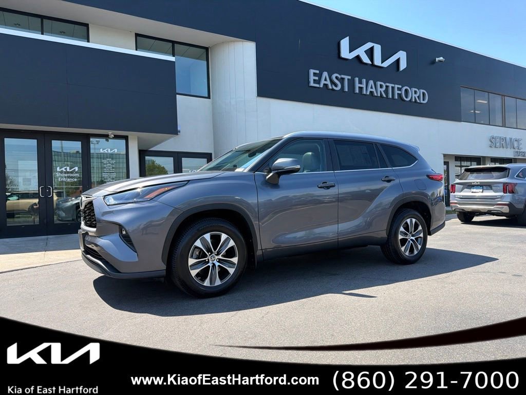 Used 2023 Toyota Highlander XLE AWD/4WD video 1
