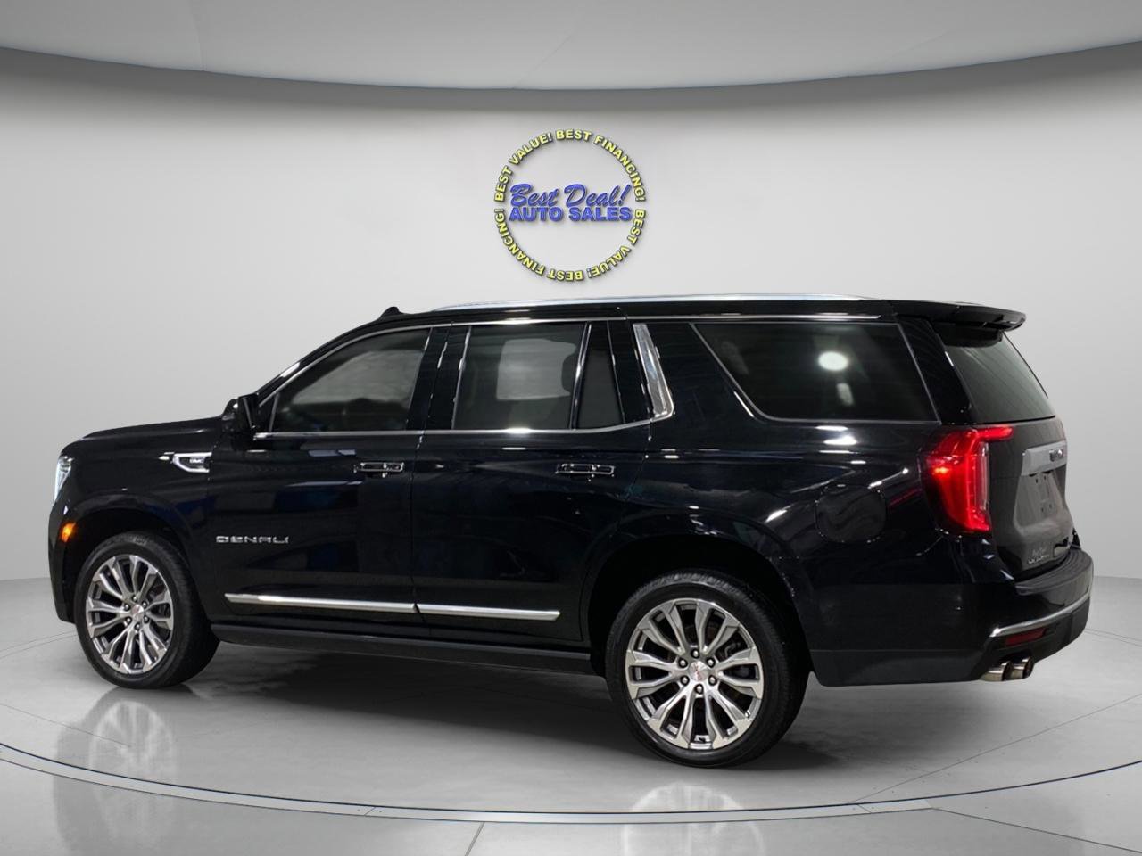 Used 2021 GMC Yukon Denali w/ Denali Premium Package image 3