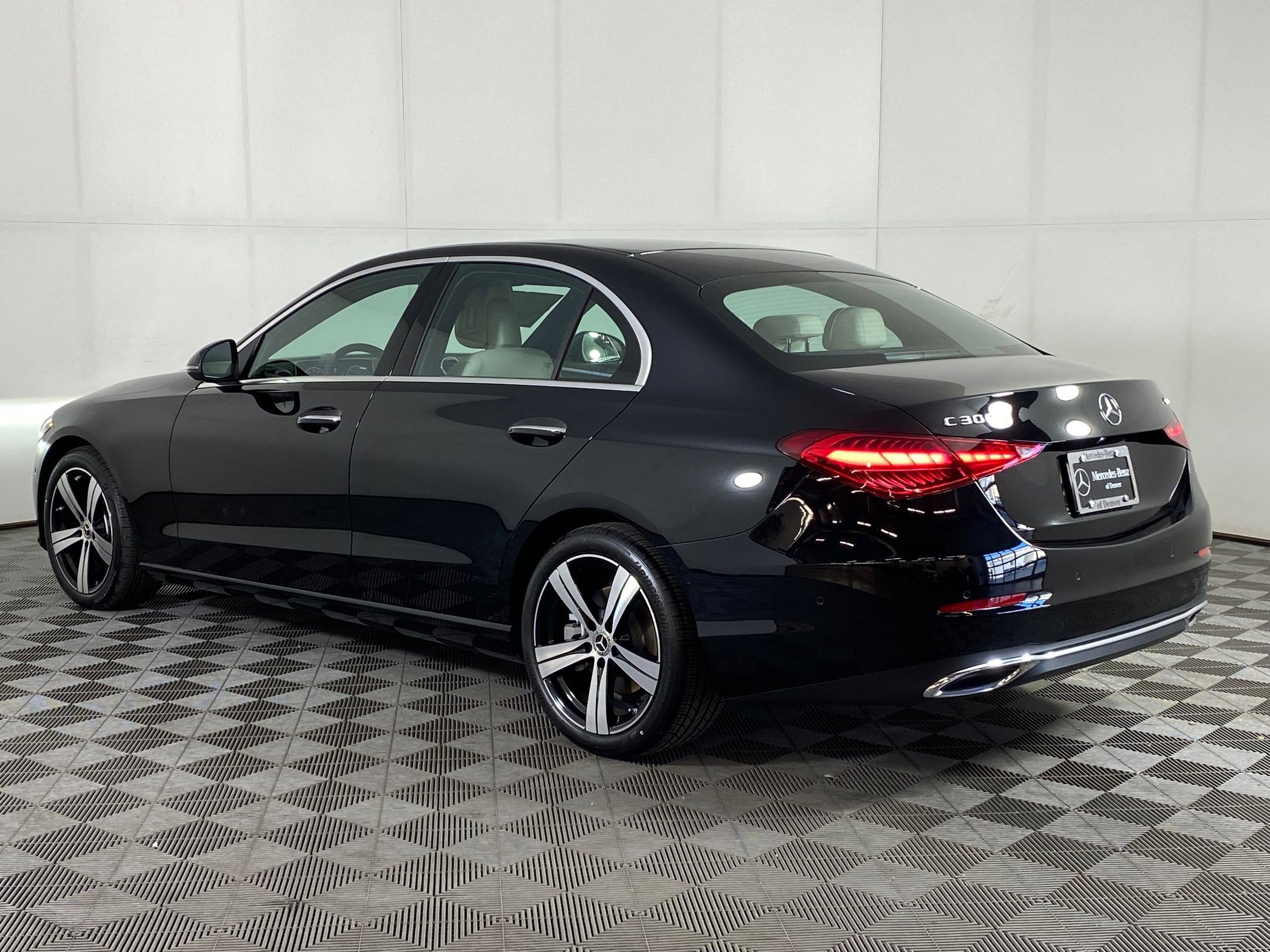 Used 2025 Mercedes-Benz C 300 4MATIC Sedan image 3