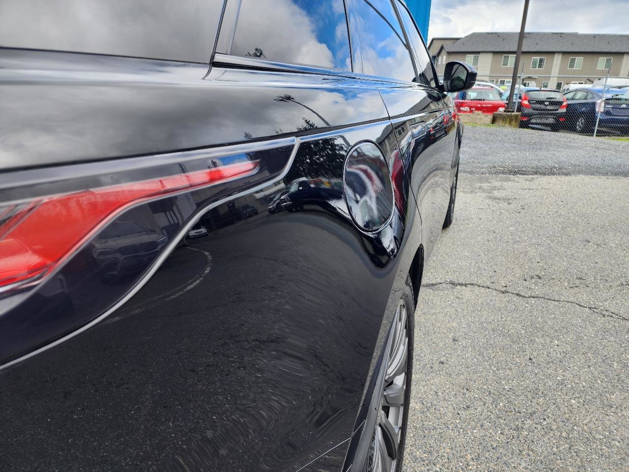 Used 2018 Land Rover Range Rover Velar R-Dynamic SE AWD/4WD image 36