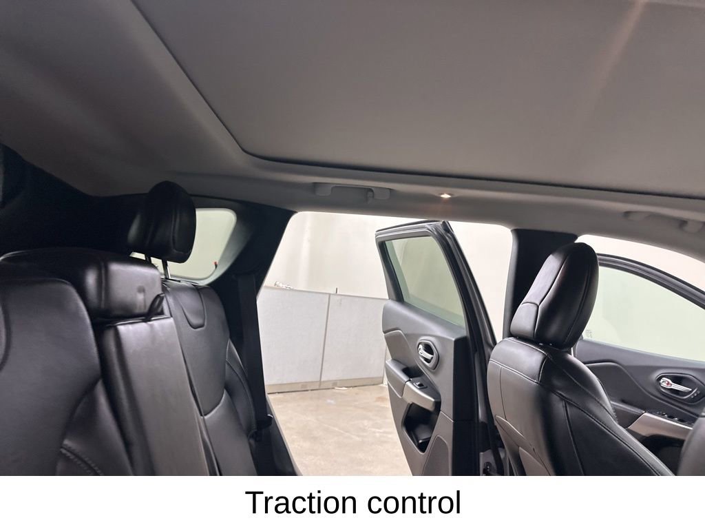 Used 2019 Jeep Cherokee Limited w/ Luxury Group image 25